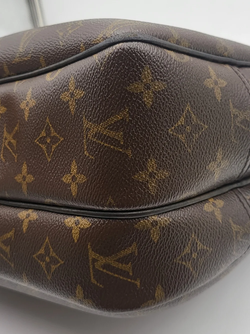 LOUIS VUITTON Monogram Canvas Reporter Bag.Authentic w/COA included!!!